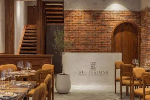 Lobsters & Seafood Buffet At All Seasons Restaurant | Da Nang - Vietnam